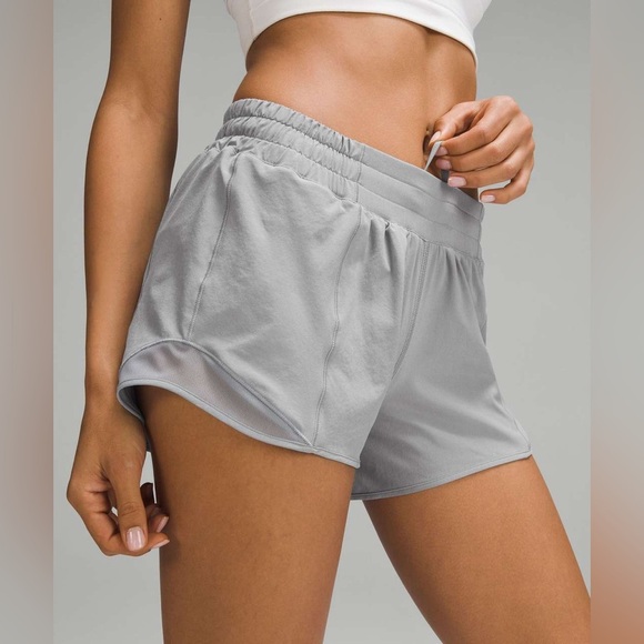 C - Lululemon Hotty Hot Low-Rise Lined Short 4" - Picture 4 of 7